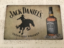 Metalen bord met geschilderde Jack Daniel's items